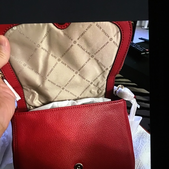 selling my mk bag - Picture 3 of 3